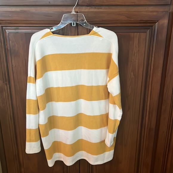 REB. in J Sweater Sz: Large - Picture 3 of 3